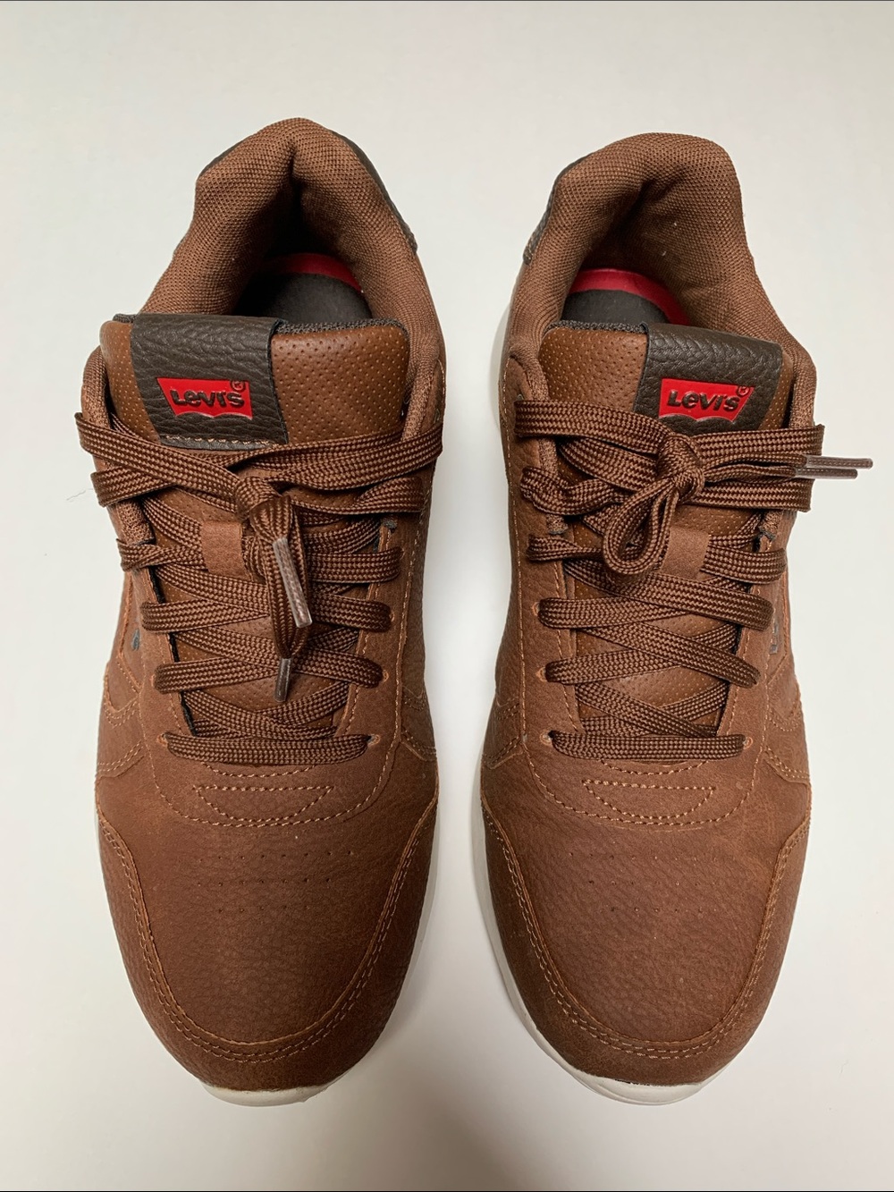 Elegant & Stylish Levi's Men's Brown Lace-Up Sneakers w/Red Logo. Pre-Owned.Sz:9